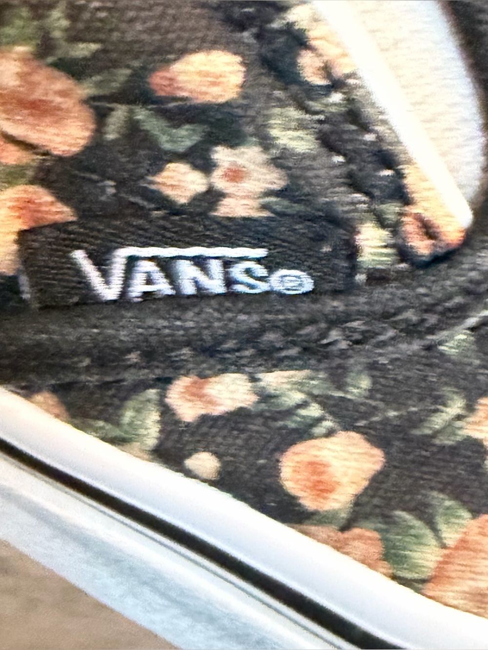 Vans ‘Rose Dreams’ Slip-On Black Floral Casual Retro Skater Sneakers  Sz M6.5/W8 - Picture 6 of 8